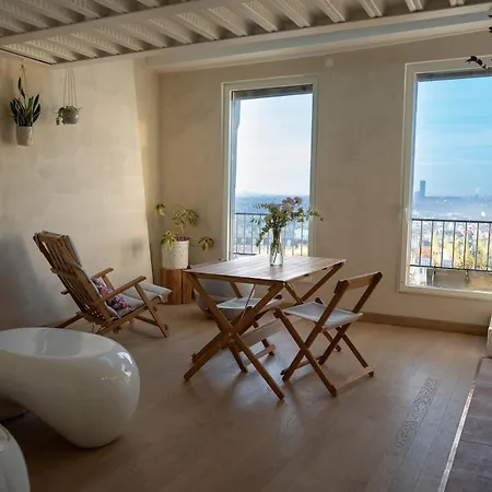 Appartement Skyline, Newly Renovated Gem Paris