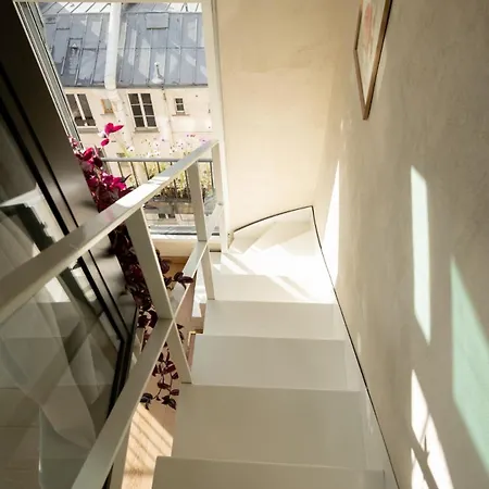 Appartement Skyline, Newly Renovated Gem *